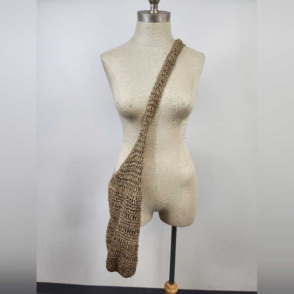 Stylish Paper Crochet Tan Brown Woven Shoulder Bag for Summer Beach Days - Picture 2 of 9